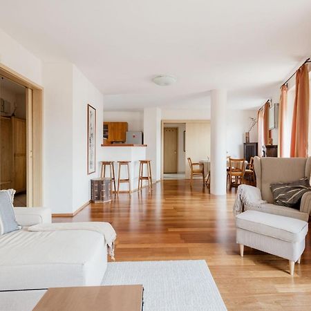 Bright And Spacious Penthouse W/ Terrace & Parking Budapest Exterior photo
