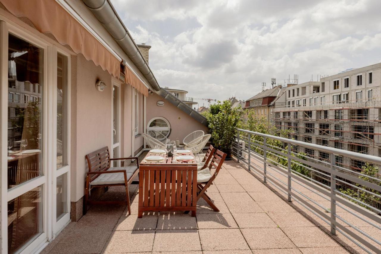 Bright And Spacious Penthouse W/ Terrace & Parking Budapest Exterior photo